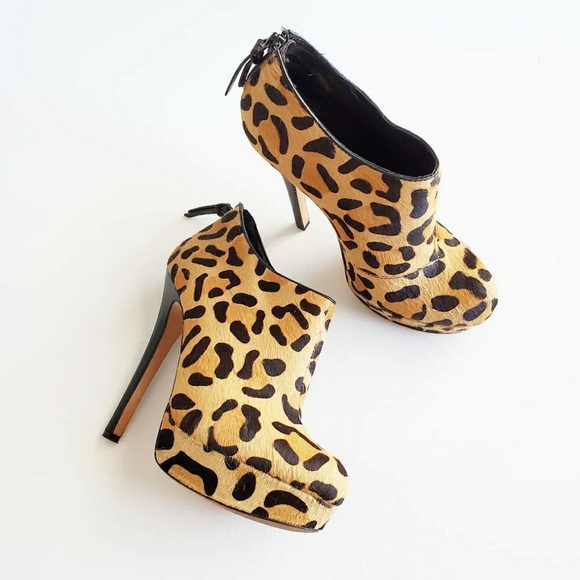House of Harlow Calf Hair Leopard Print Booties - Picture 2 of 7